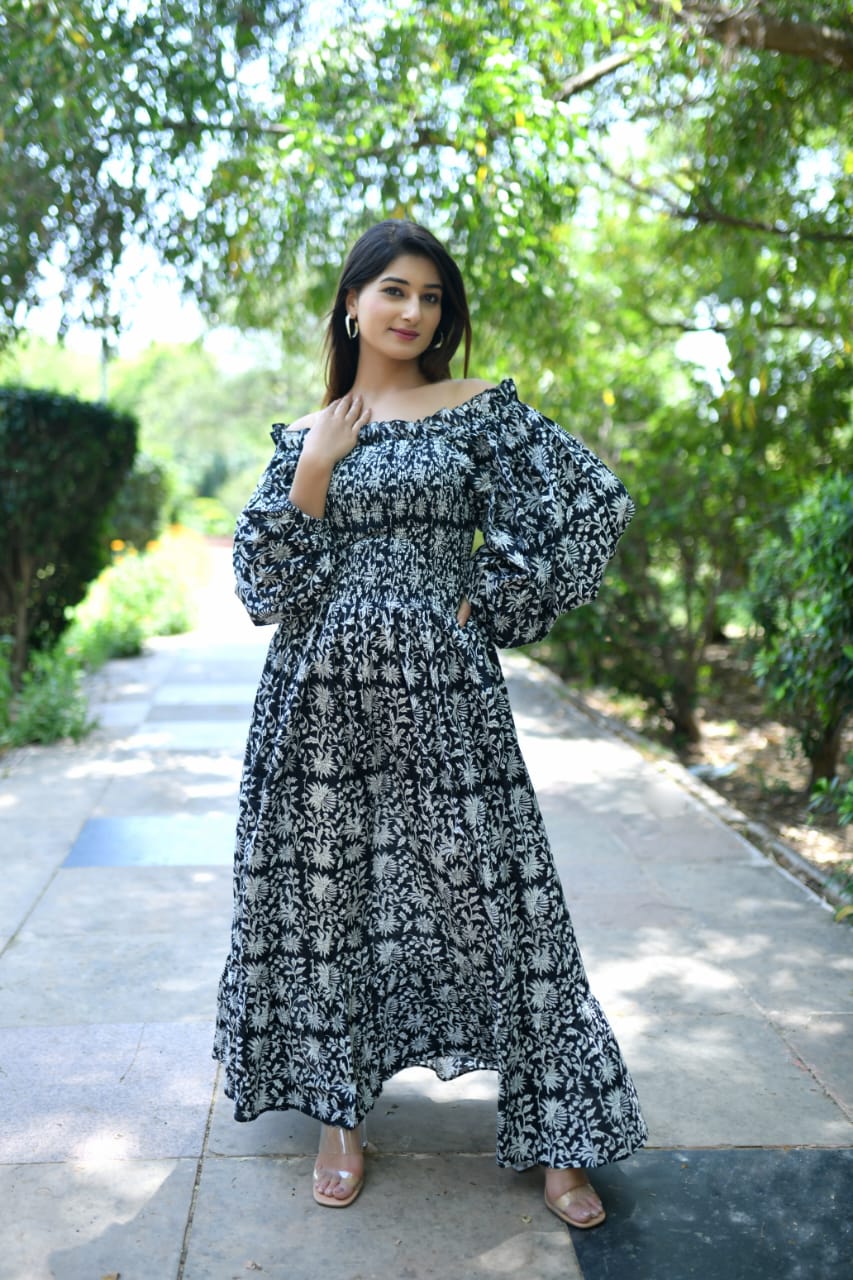 Zahira Dress (زَاهِرَة)