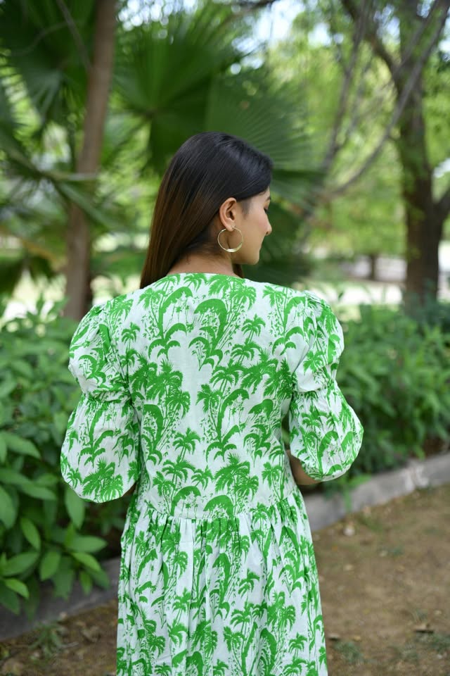 Zora Dress (زَوْرَاء)