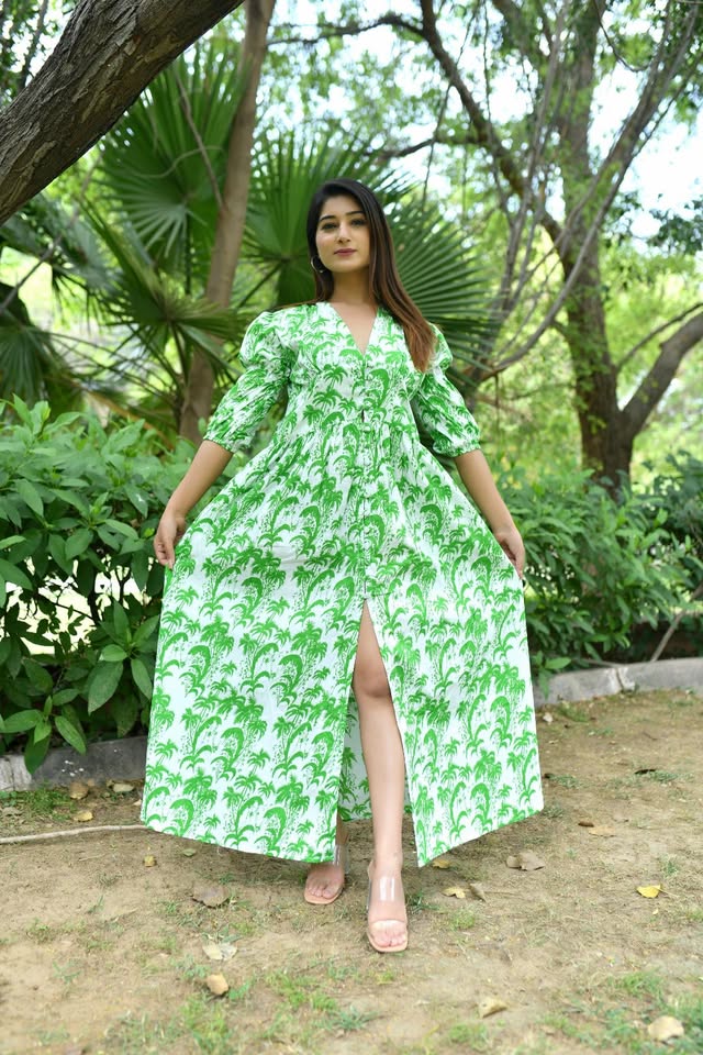 Zora Dress (زَوْرَاء)