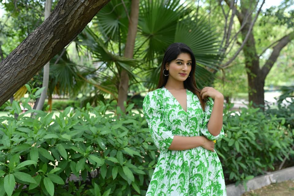Zora Dress (زَوْرَاء)